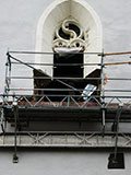 man sieht rechts schon das Joch der Lutherglocke abtransportbereit