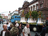 die Glocken passieren den Goetheplatz an der Post