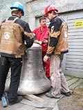 Abstimmung mit dem Kranfahrer Olaf Wunderlich - welcher Schkel wird genommen