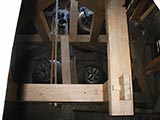 senkrecht durch den Glockenstuhl